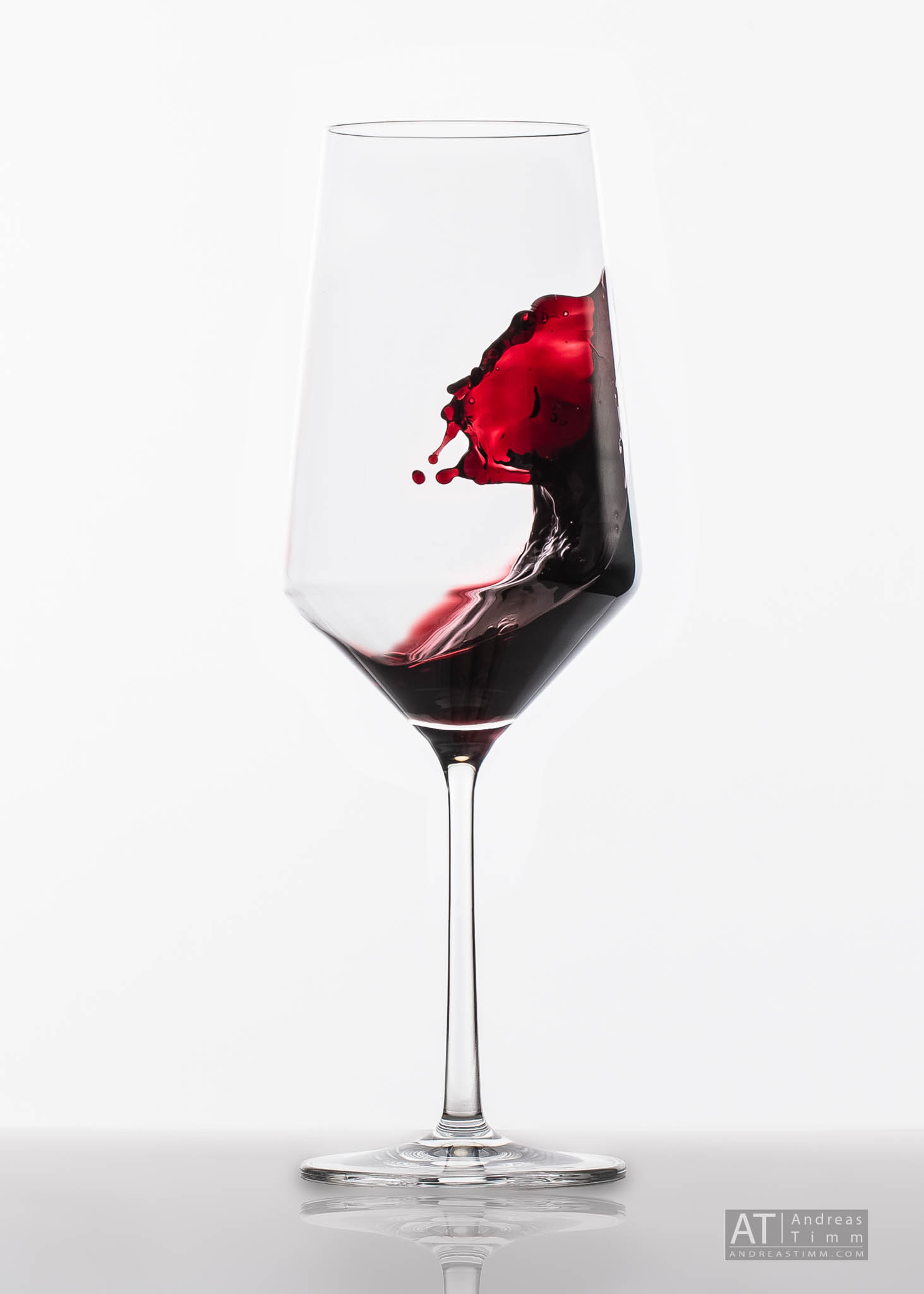 Red Wine Still Life Photography – Creating the Perfect Splash Shot in the Studio