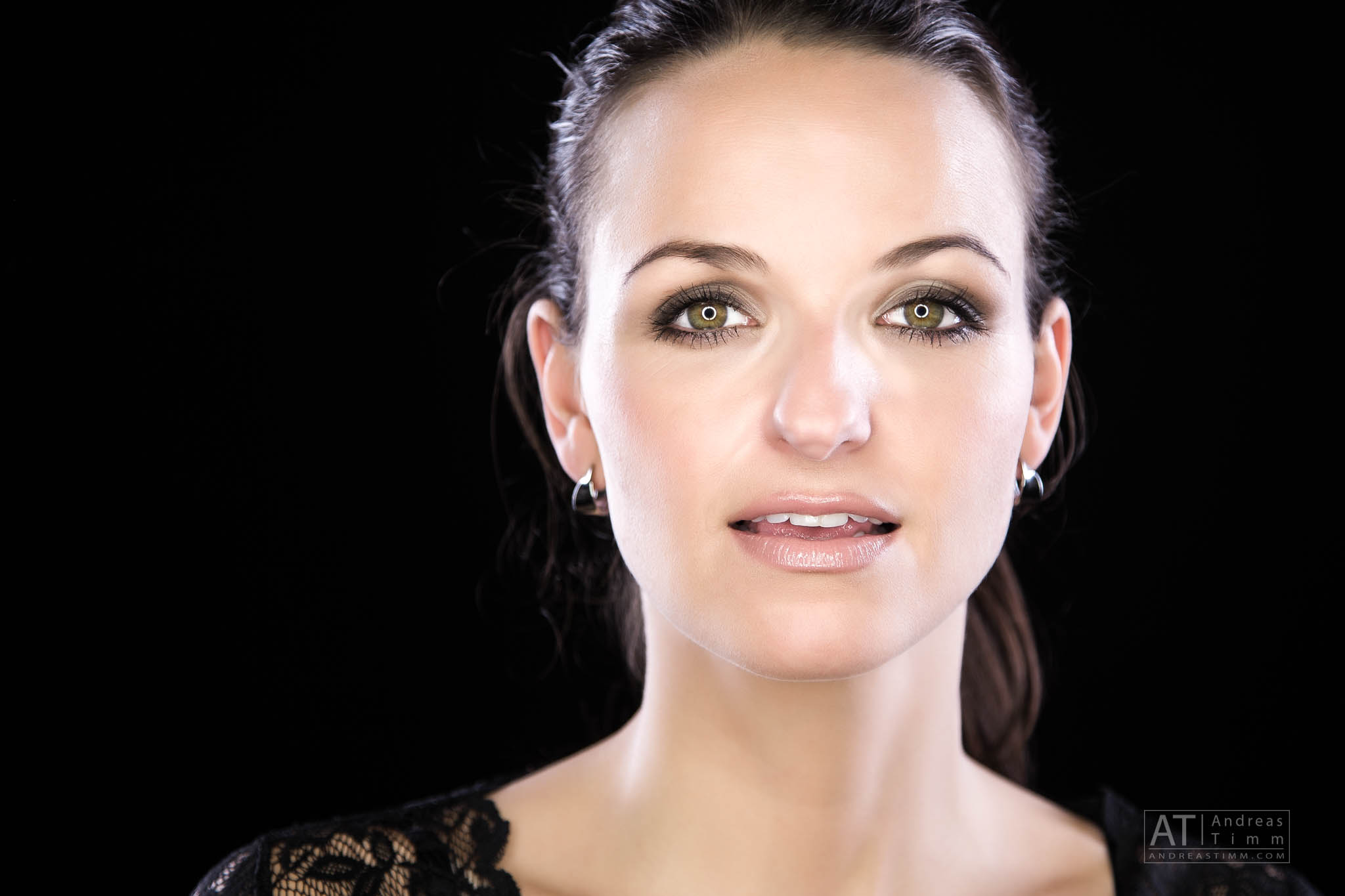 Beauty Photography Workshop – Exploring Light, Expression & Portrait Style